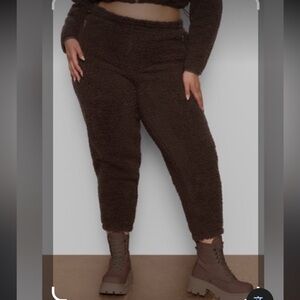 Skims Cozy Brown Fleece Joggers. NWT